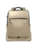 Zaino porta pc da 15,6 a due scomparti con cinghia pettorale Piquadro C2OW, beige